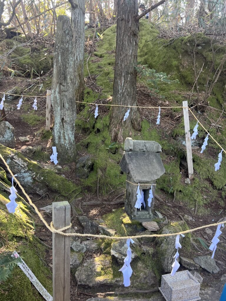 茨城県日立市 古本出張買取と遺品整理 専門書学術書の大量買取 御岩神社光の柱