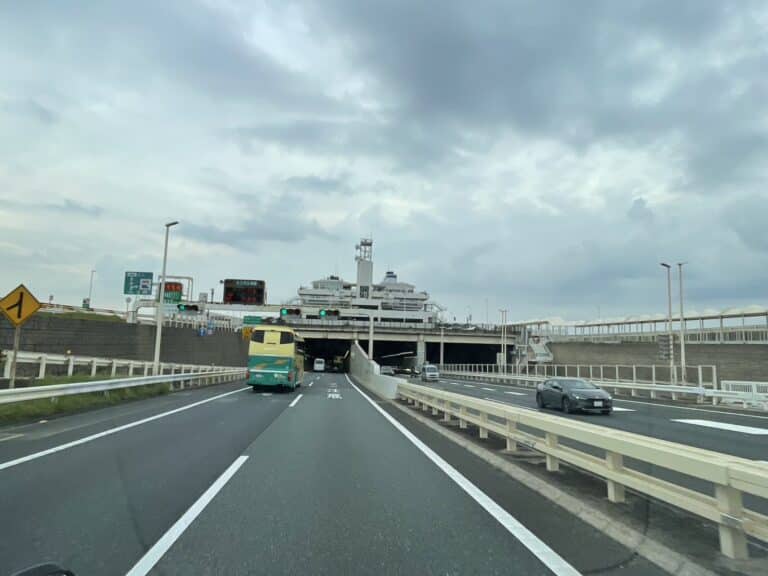 千葉県での古本出張買取の一コマ|海ほたるでランチ休憩と潮風の気持ちよさ