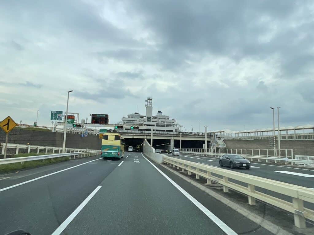 千葉県での古本出張買取の一コマ|海ほたるでランチ休憩と潮風の気持ちよさ 1 アクアライン