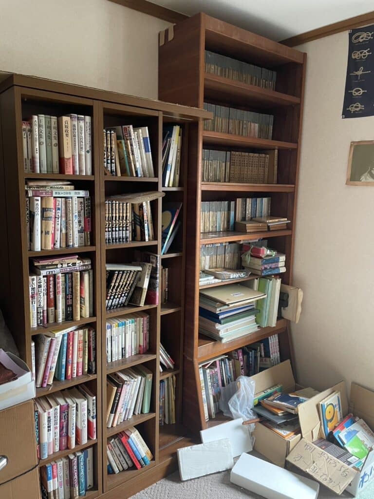 川崎市の古本買取現場の本棚