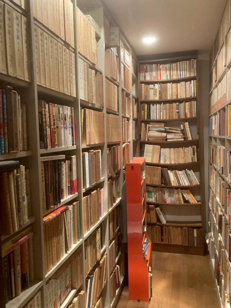 港区で専門書1万冊買取！出張費無料の東京書房