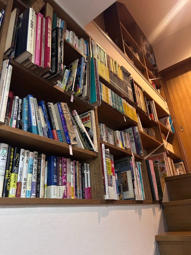古本出張買取　作業前の本棚