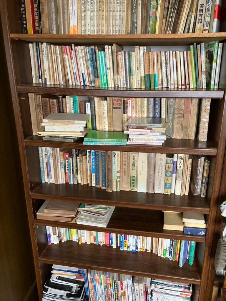 2026年10月21日。世田谷区の遺品整理・歴史学者の蔵書買取! 1 古本出張買取作業前の本棚